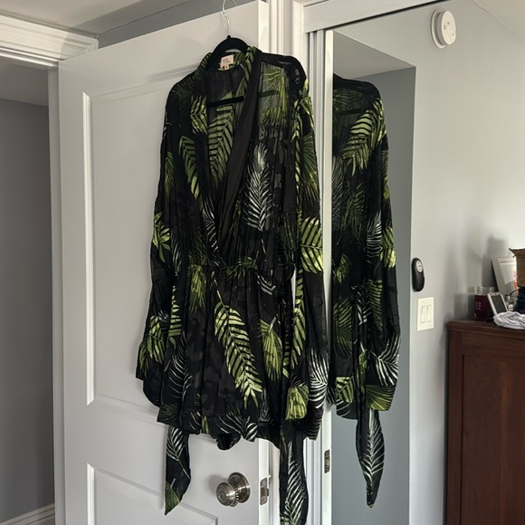 Camila Coelho REVOLVE Amelia Tropical Leaf Print Romper Green Tie Waist (XL) - Picture 2 of 4